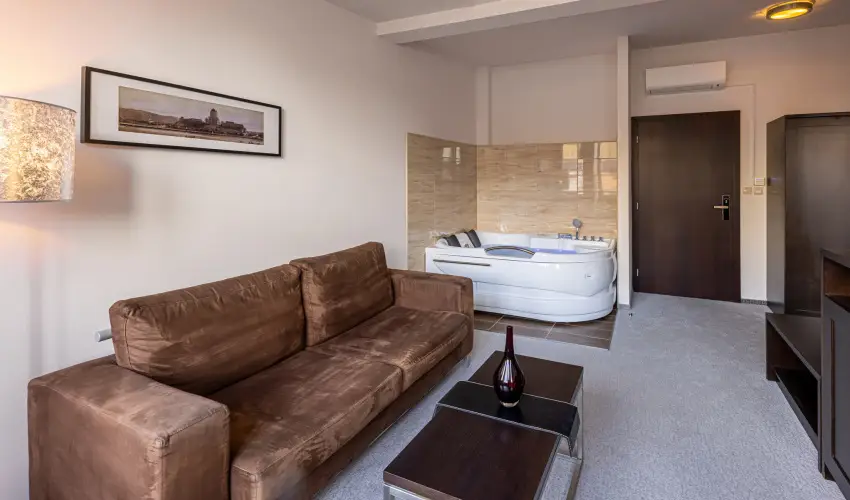 Bazilika alatti Panzi Esztergom - Pnksd 