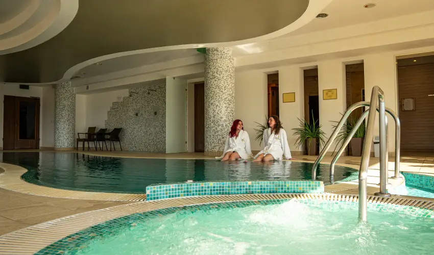 Sz�pia Bio & Art Hotel Zs�mb�k - P�nk�sd - teljes el�refizet�ssel (min. 2 �j)