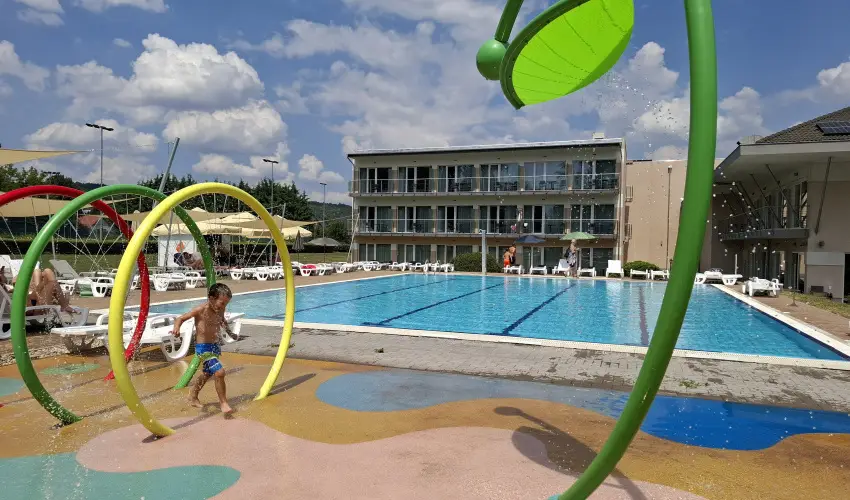 Sz�pia Bio & Art Hotel Zs�mb�k - P�nk�sd - teljes el�refizet�ssel (min. 2 �j)