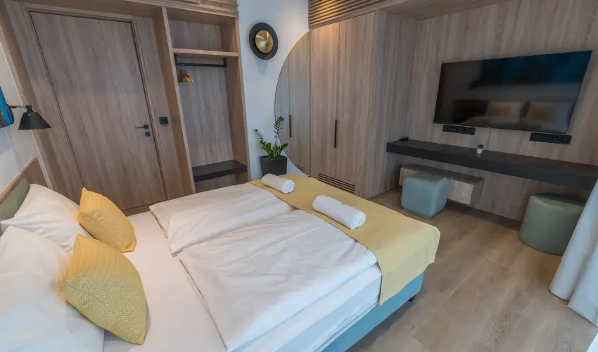 BJ81 Suite Hotel Sifok - Pnksd (min. 3 j)