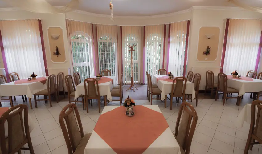 Boglrka Panzi-tterem  Mezkvesd - Pnksd (min. 2 j)