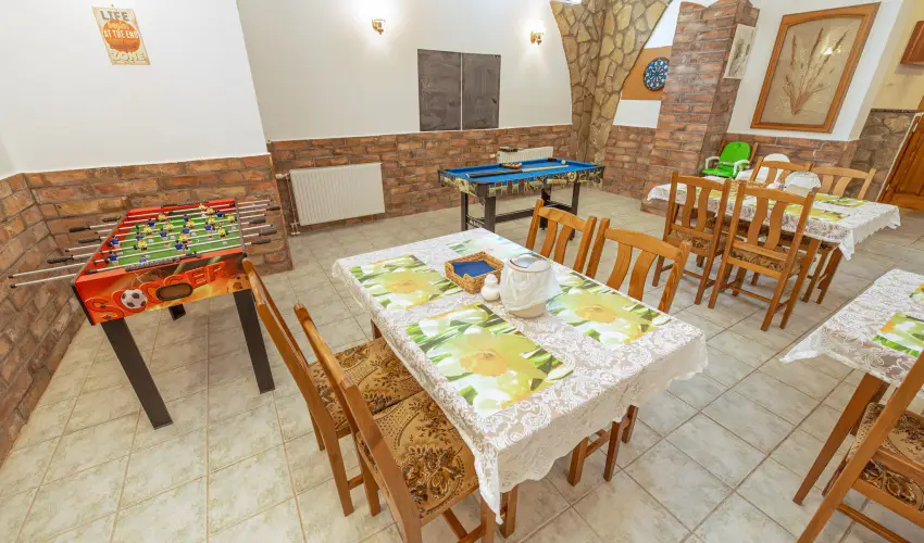 Borb�la Vend�gh�z Gyenesdi�s - P�nk�sd (min. 2 �j)