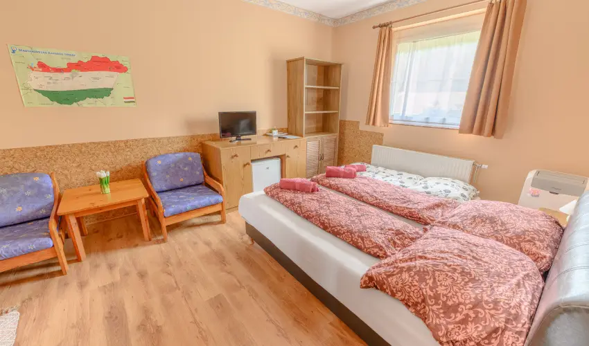 Borb�la Vend�gh�z Gyenesdi�s - P�nk�sd (min. 2 �j)