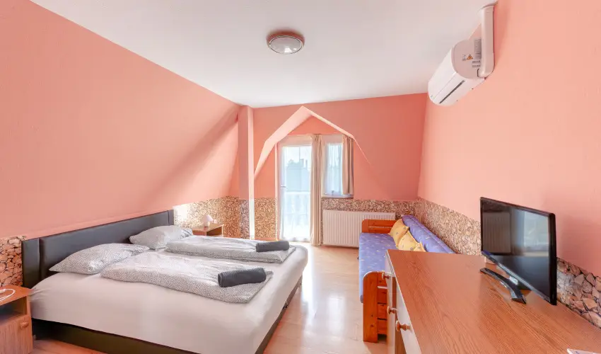 Borb�la Vend�gh�z Gyenesdi�s - P�nk�sd (min. 2 �j)