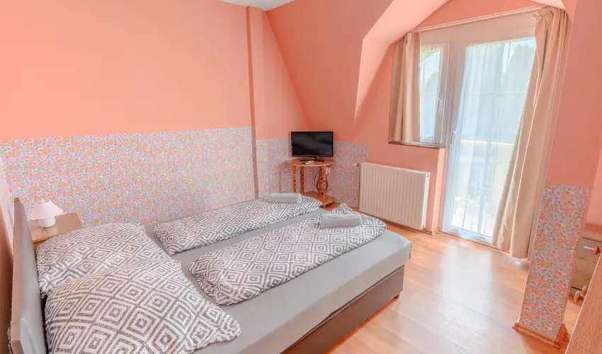 Borb�la Vend�gh�z Gyenesdi�s - P�nk�sd (min. 2 �j)