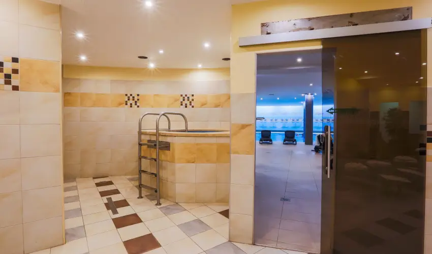 CE Plaza Hotel Si�fok - P�nk�sdi hossz� h�tv�ge Dollyval (min. 3 �j)