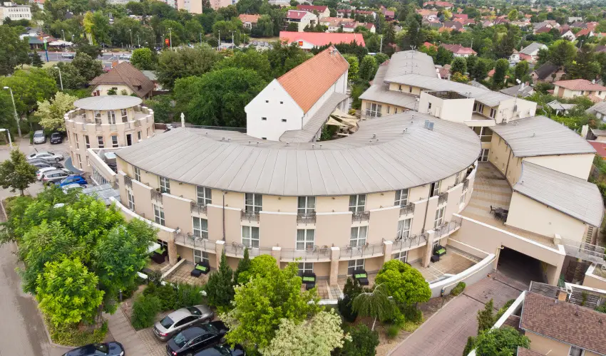 CE Plaza Hotel Si�fok - P�nk�sdi hossz� h�tv�ge Dollyval (min. 3 �j)