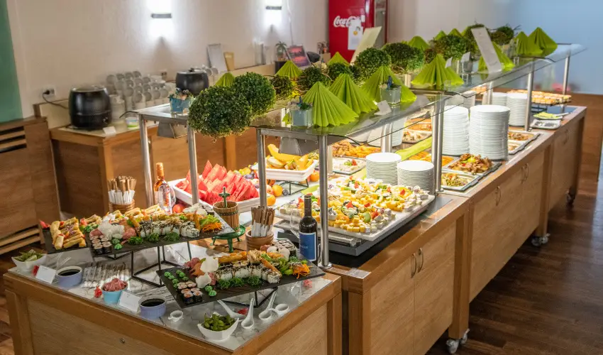 CE Plaza Hotel Si�fok - P�nk�sdi hossz� h�tv�ge Dollyval (min. 3 �j)