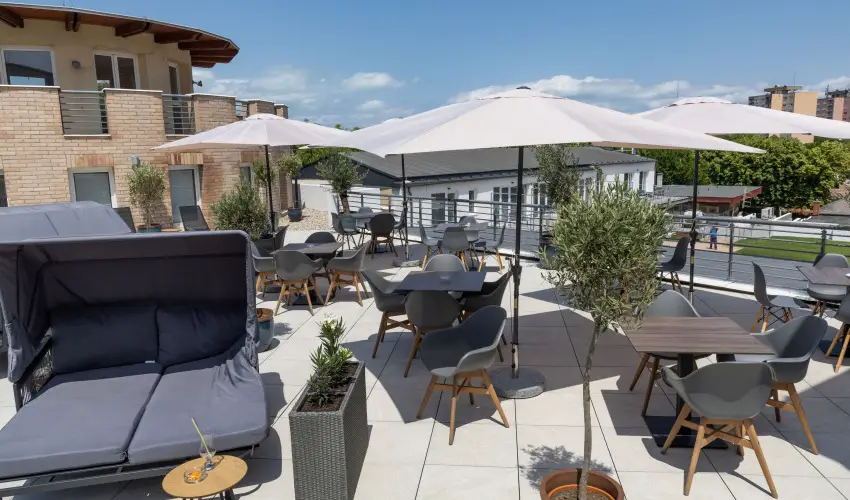 CE Plaza Hotel Si�fok - P�nk�sdi hossz� h�tv�ge Dollyval (min. 3 �j)