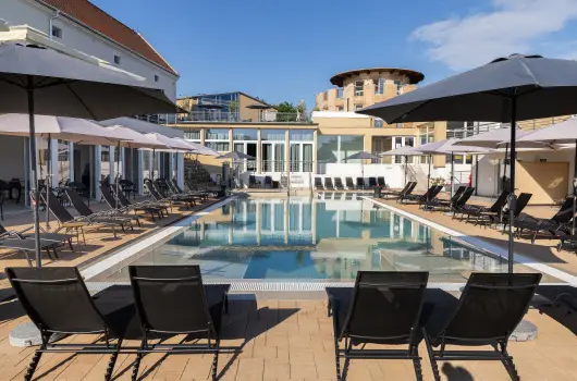 CE Plaza Hotel - P�nk�sdi hossz� h�tv�ge Dollyval