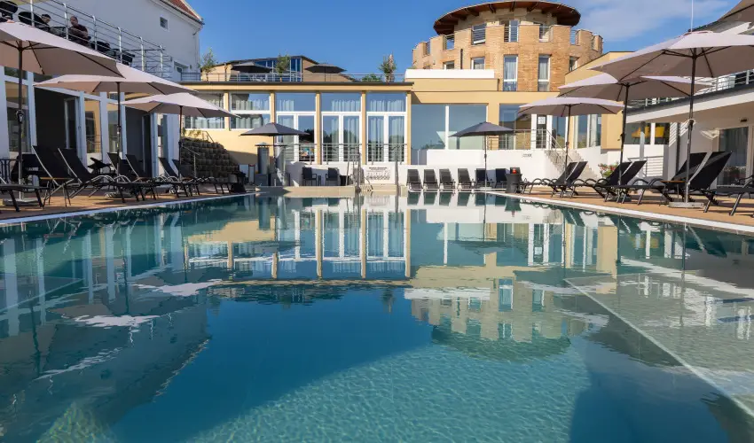 CE Plaza Hotel Si�fok - P�nk�sdi hossz� h�tv�ge Dollyval (min. 3 �j)