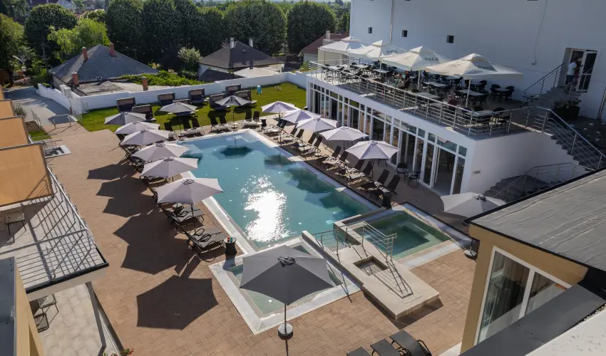 CE Plaza Hotel Si�fok - P�nk�sdi hossz� h�tv�ge Dollyval (min. 3 �j)