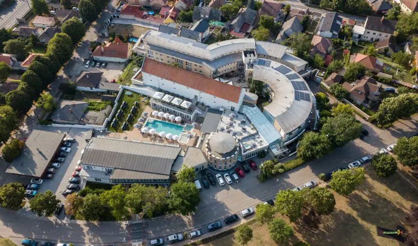 CE Plaza Hotel Si�fok - P�nk�sdi hossz� h�tv�ge Dollyval (min. 3 �j)