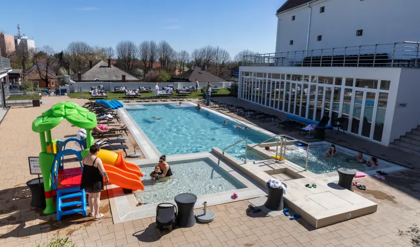 CE Plaza Hotel Si�fok - P�nk�sdi hossz� h�tv�ge Dollyval (min. 3 �j)