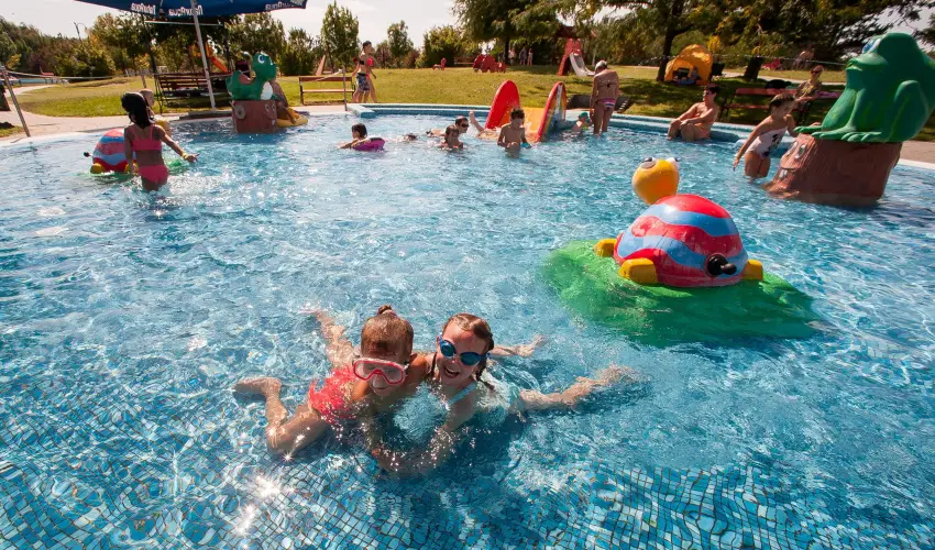 Cegl�df�rd� Apartmanpark �s Kemping Cegl�d - P�nk�sd (min. 2 �j)