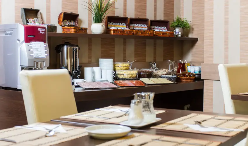 Central Hotel 21 Budapest - Pnksd - teljes elrefizetssel