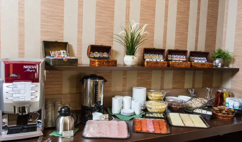 Central Hotel 21 Budapest - Pnksd - teljes elrefizetssel