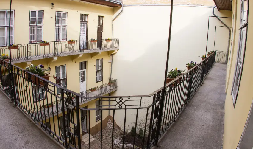 Central Hotel 21 Budapest - Pnksd - teljes elrefizetssel