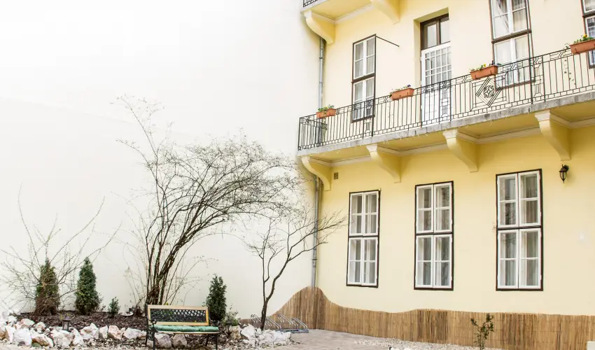 Central Hotel 21 Budapest - Pnksd - teljes elrefizetssel