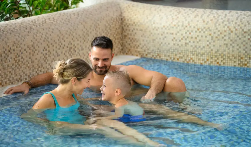 Colosseum Wellness Hotel M�rahalom - P�nk�sd - teljes el�refizet�ssel (min. 3 �j)