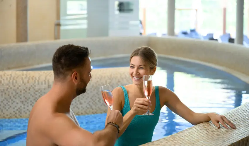 Colosseum Wellness Hotel M�rahalom - P�nk�sd - teljes el�refizet�ssel (min. 3 �j)