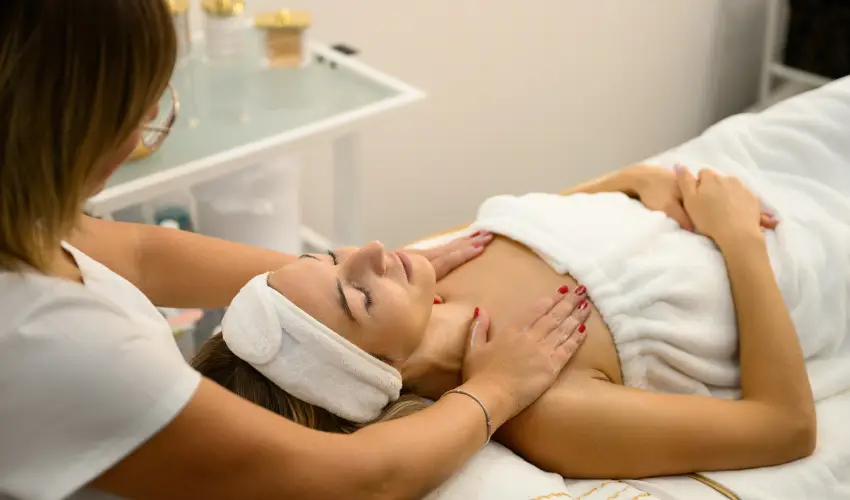 Colosseum Wellness Hotel M�rahalom - P�nk�sd - teljes el�refizet�ssel (min. 3 �j)