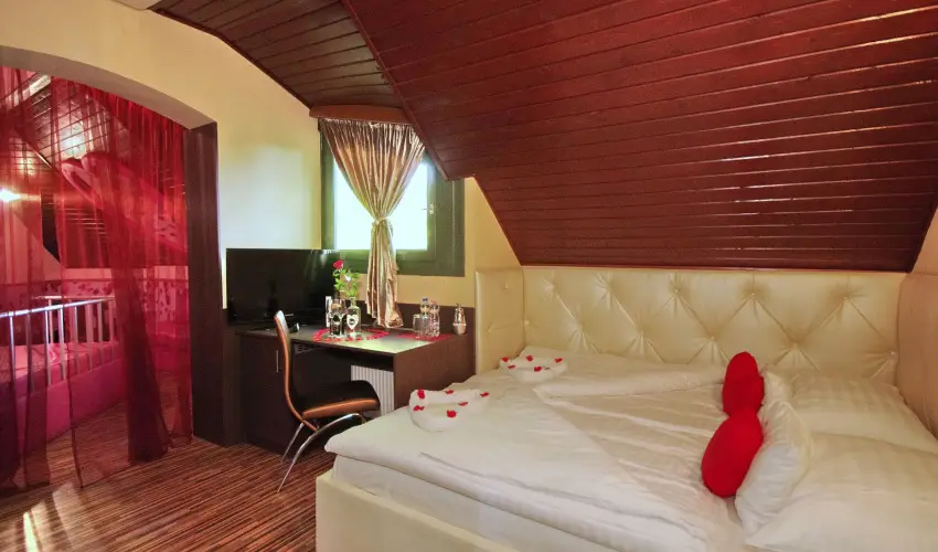 Corvin Hotel Gyula - Pnksd (min. 3 j)