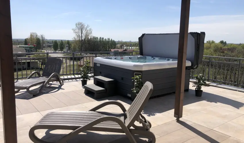 Solaris Apartman & Resort Cserkesz�l� - P�nk�sd 