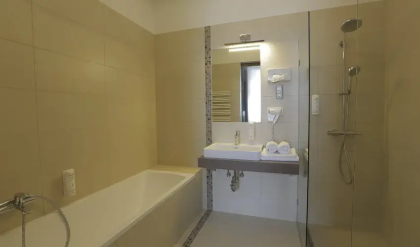 Duna Wellness Hotel Baja - Pnksd 