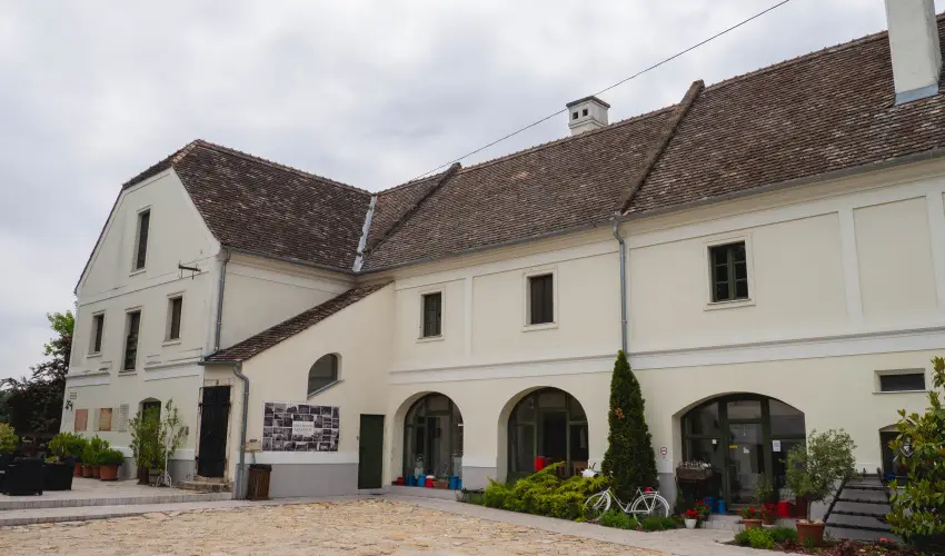 Edvy Malom Fogad s Barokk Udvarhz Ppa - Pnksd (min. 2 j)