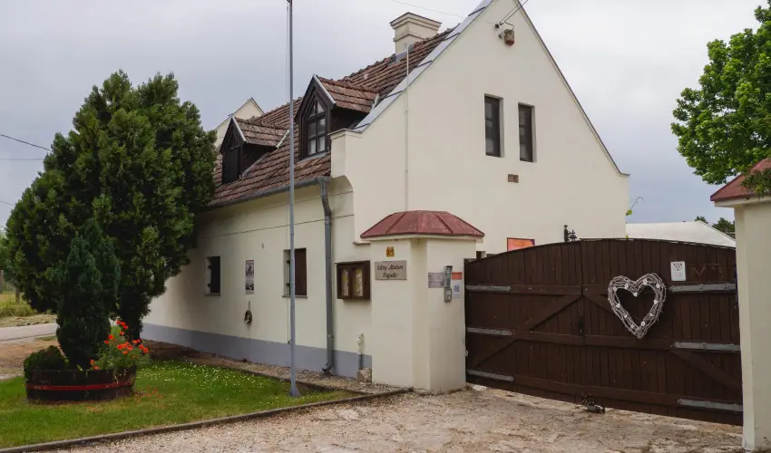 Edvy Malom Fogad s Barokk Udvarhz Ppa - Pnksd (min. 2 j)