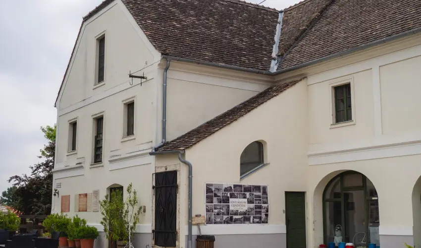 Edvy Malom Fogad s Barokk Udvarhz Ppa - Pnksd (min. 2 j)