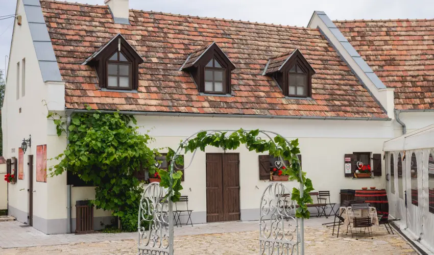 Edvy Malom Fogad s Barokk Udvarhz Ppa - Pnksd (min. 2 j)