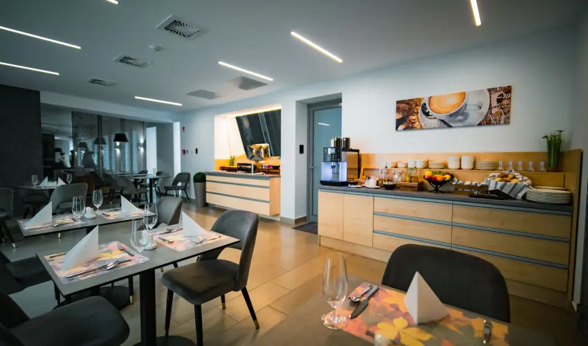 Eleven Business & Sport Hotel Jszrokszlls - Pnksd 