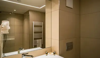 Eleven Business & Sport Hotel Jszrokszlls