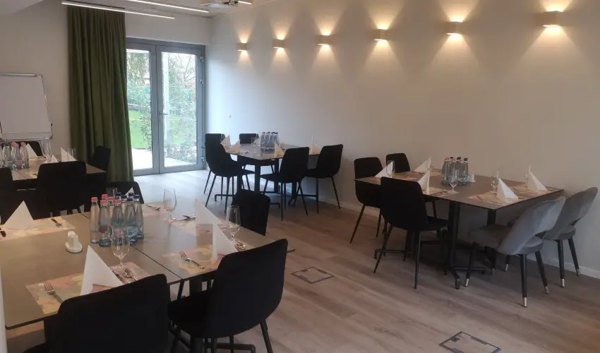 Eleven Business & Sport Hotel Jszrokszlls - Pnksd 