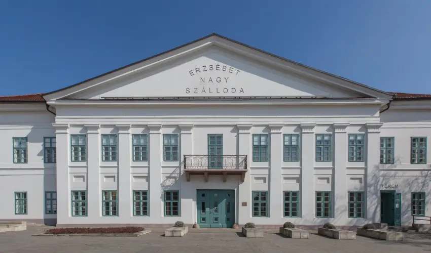 Erzsébet Nagy Szálloda Paks - Pünkösd