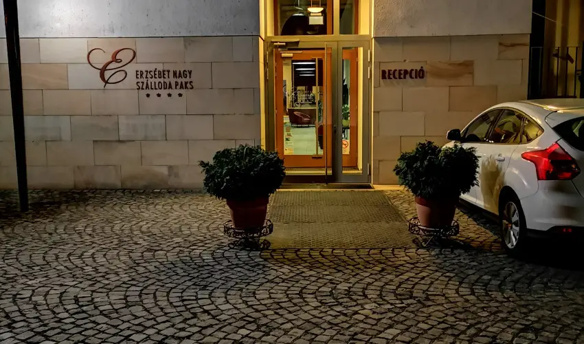 Erzsébet Nagy Szálloda Paks - Pünkösd