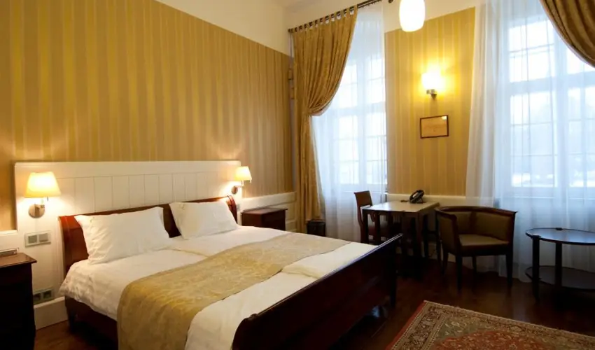 Erzs�bet Nagy Sz�lloda Paks - P�nk�sd