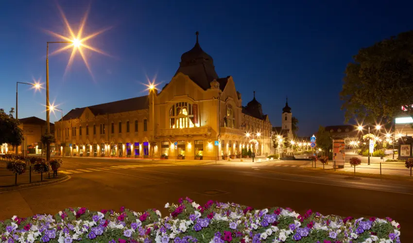 Erzsbet Kirlyn Szlloda Gdll - Pnksd - specilis elrefizetssel