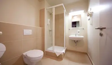 Erzsbet Kirlyn Szlloda Gdll