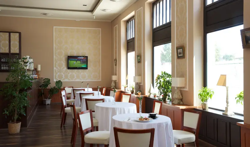 Erzsbet Kirlyn Szlloda Gdll - Pnksd - specilis elrefizetssel