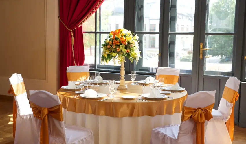 Erzsbet Kirlyn Szlloda Gdll - Pnksd - specilis elrefizetssel