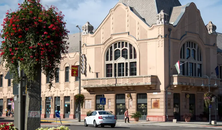 Erzsbet Kirlyn Szlloda Gdll - Pnksd - specilis elrefizetssel