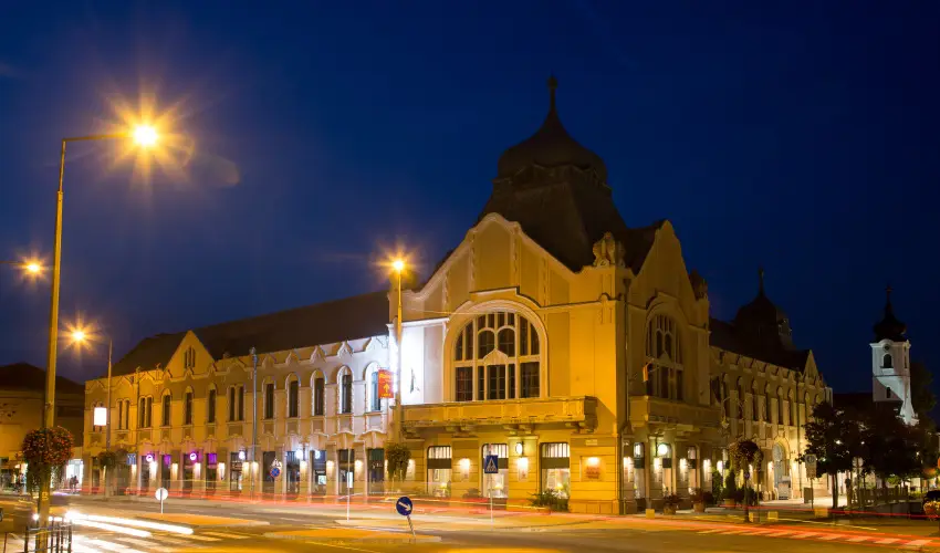 Erzsbet Kirlyn Szlloda Gdll - Pnksd - specilis elrefizetssel