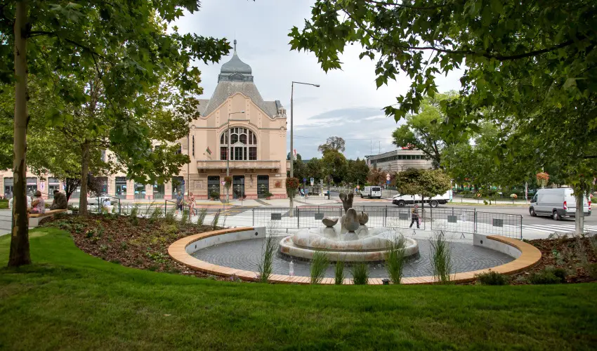 Erzsbet Kirlyn Szlloda Gdll - Pnksd - specilis elrefizetssel