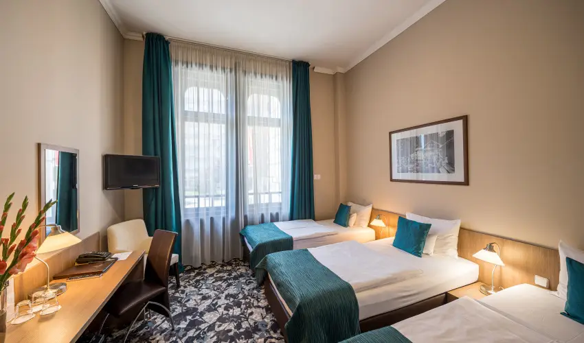 Erzsbet Kirlyn Szlloda Gdll - Pnksd - specilis elrefizetssel