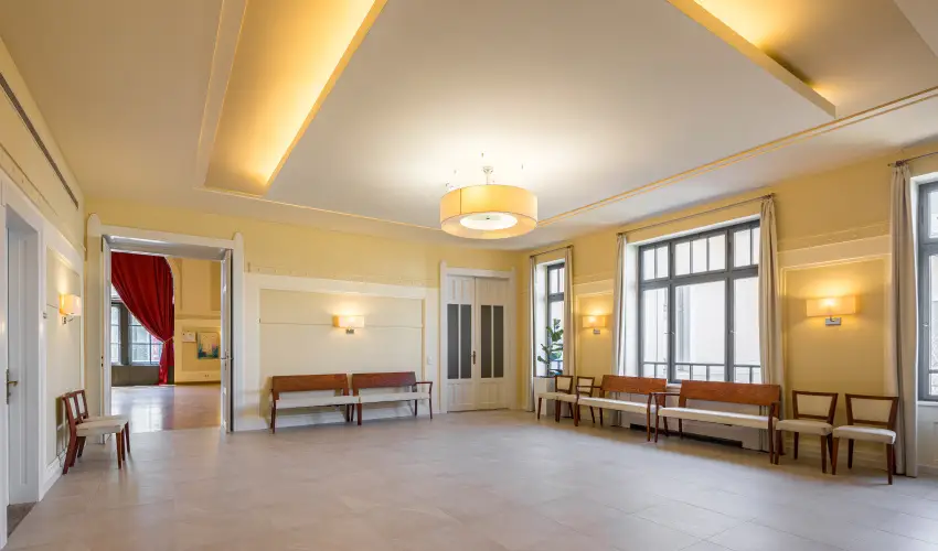 Erzsbet Kirlyn Szlloda Gdll - Pnksd - specilis elrefizetssel