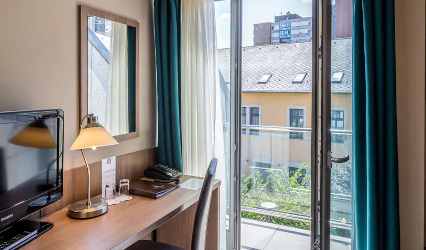 Erzsbet Kirlyn Szlloda Gdll - Pnksd - specilis elrefizetssel