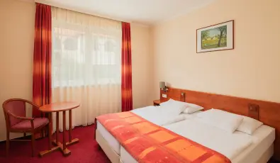 Erzs�bet Park Hotel Par�df�rd�